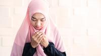 Ilustrasi Membaca Niat Puasa Tasua Credit: shutterstock.com