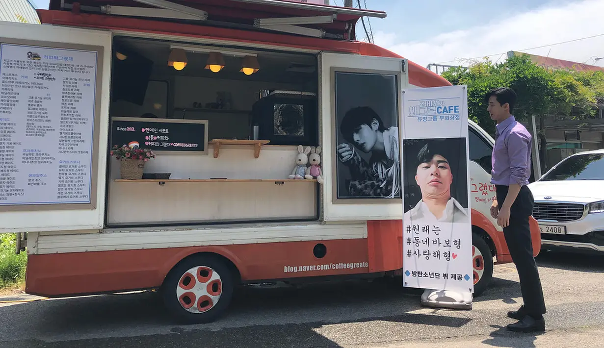 Personel BTS itu tampaknya memberikan dukungan kepada Park Seo Joon dengan mengirimkan coffee truck ke lokasi syuting What's wrong with Secretary Kim. (Foto: instagram.com/bn_sj2013)
