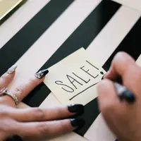 Ilustrasi diskon. Sumber foto: unsplash.com/Allie Smith.