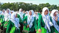 Universitas Andalas Padang memakai jaket hijau. (dok.Instagram @andalas_university/https://www.instagram.com/p/Bl9cYNyHhgM/Henry)