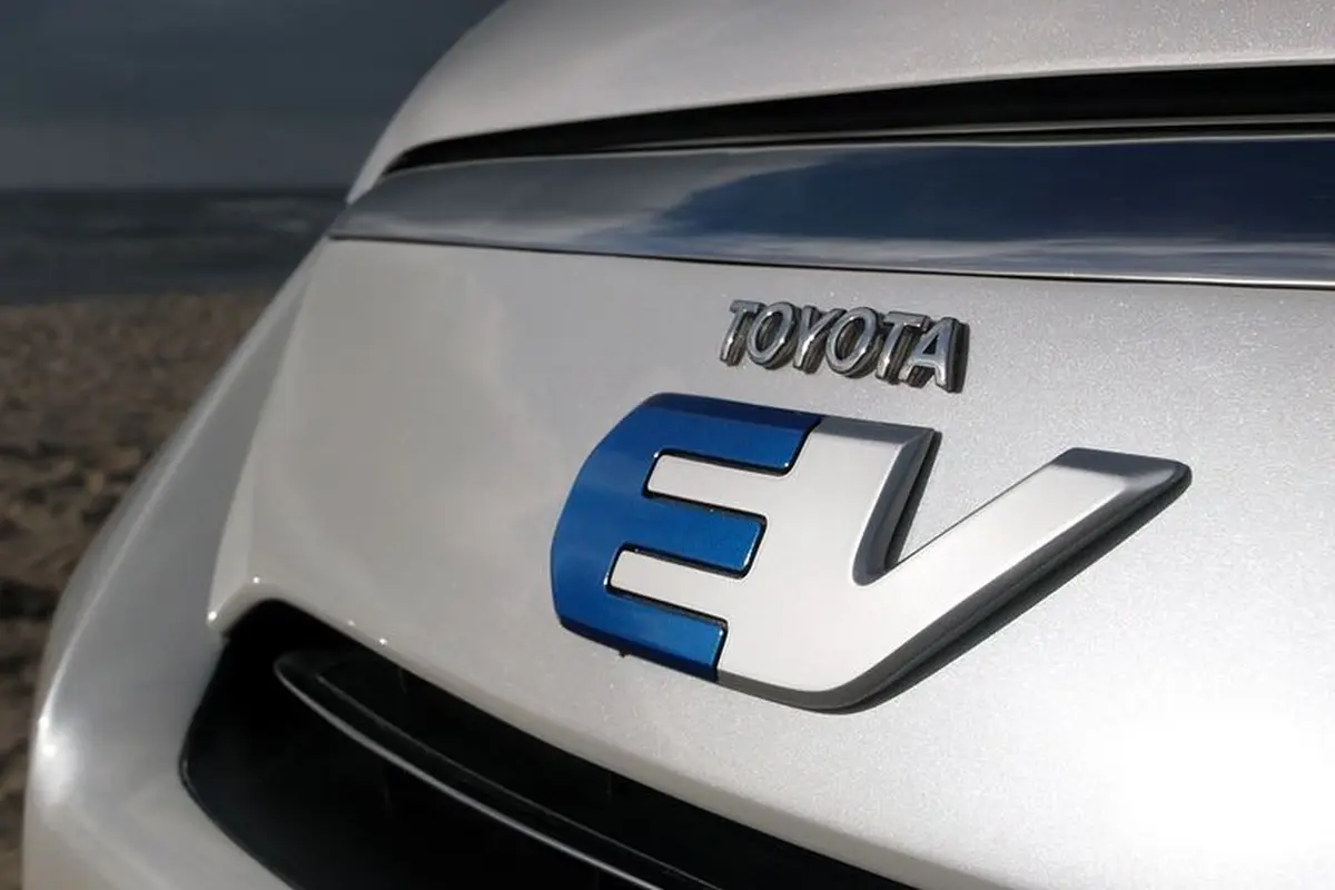 Mobil Listrik Toyota