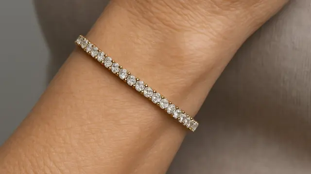 7 Model Gelang Emas Berlian untuk Usia 50 Tahun ke Atas, Mewah tapi Tetap Anggun