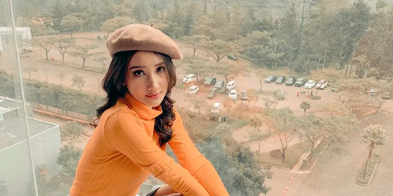 FOTO: Biasa Tampil Glamour Ini Gaya Kasual Bella Aprilia yang Tetap Curi Perhatian