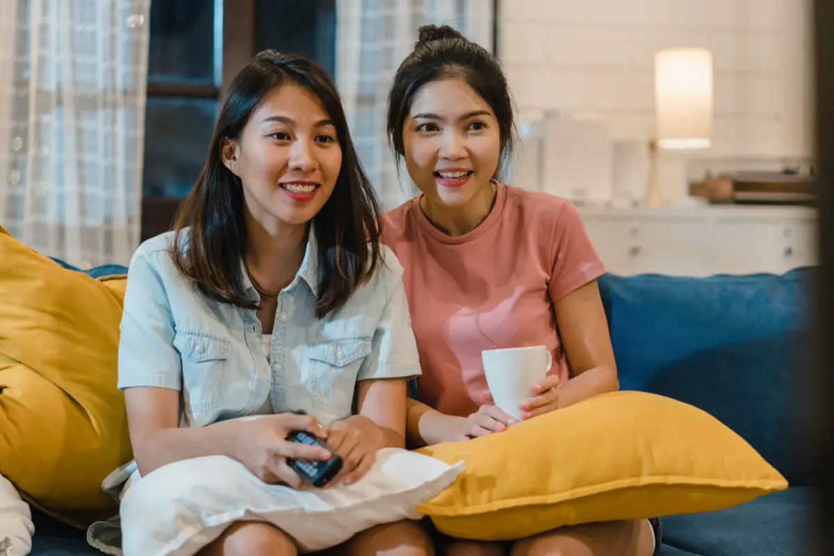 perempuan sahabat teman nonton drama film