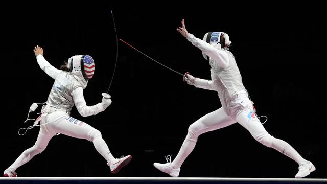 FOTO: Momen Atlet Anggar Amerika Serikat dan Rusia Bertemu di Final Olimpiade Tokyo 2020