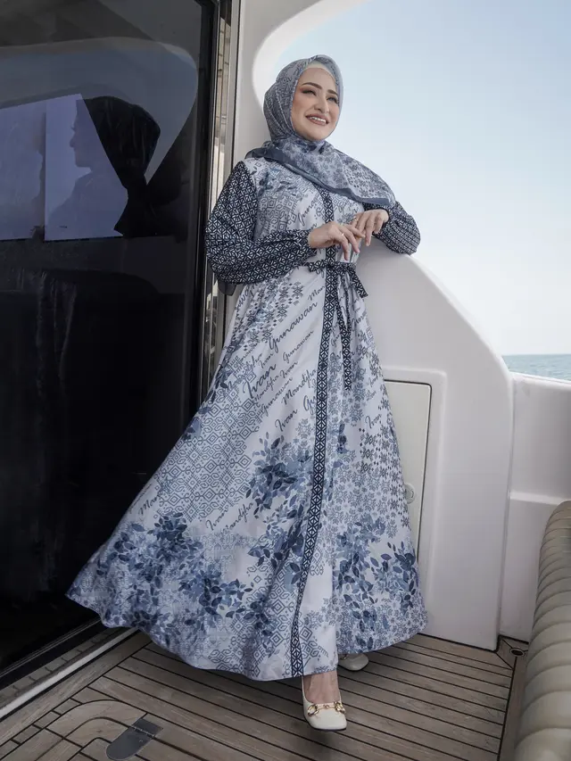 Nathalie Holscher dan Frans Faisal kompak gunakan baju Mandjha Hijab Ivan Gunawan