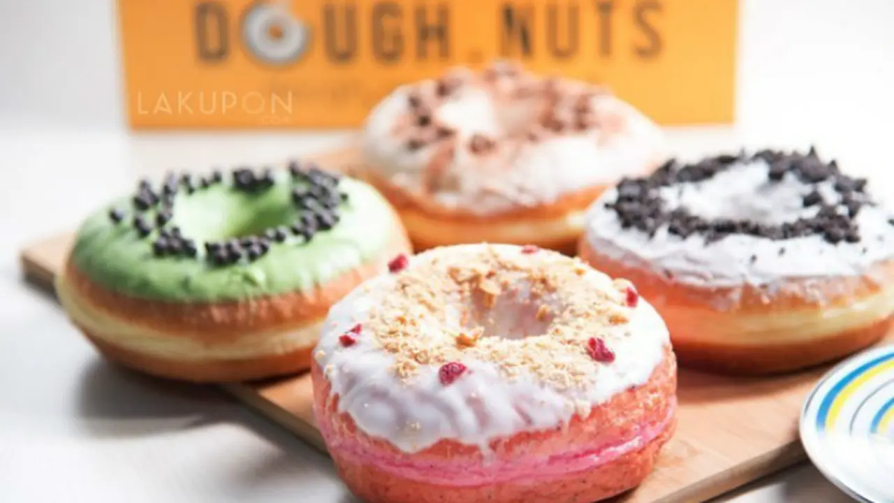 Donat Kekinian Berukuran Setelapak Tangan Super Lezat