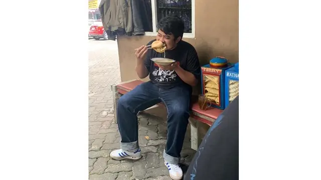 6 Potret Orang saat Makan Ini Bisa Bikin Geregetan
