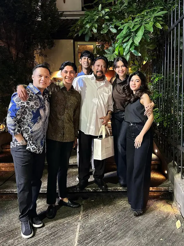 Potret Naysila Mirdad Dampingi sang Ayah saat Dilantik (credit: instagram/naymirdad)