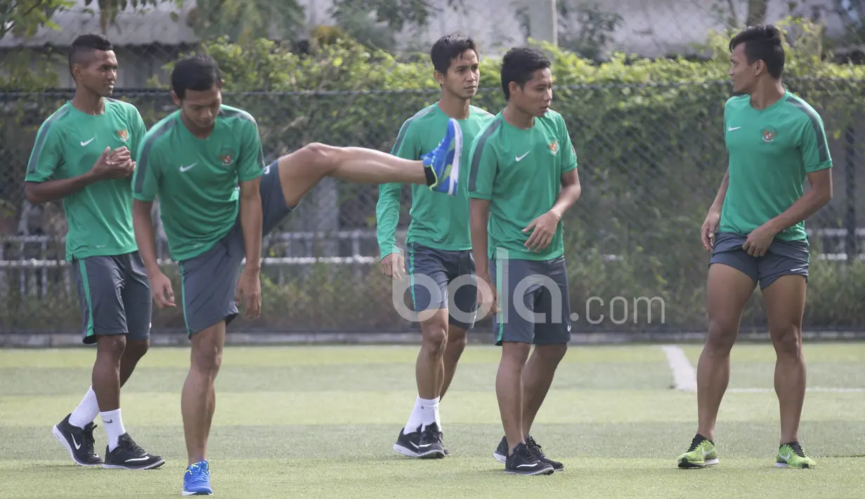 Latihan yang dipimpin asisten pelatih Hans Pieter itu berlangsung kurang lebih selama 45 menit. (Bola.com/Vitalis Yogi Trisna)