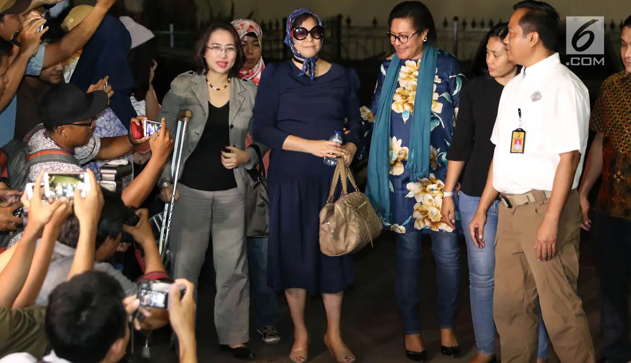 Joyce Warouw diduga melakukan penamparan ketika menjalani pemeriksaan barang bawaan di Bandara Sam Ratulangi Manado, Sulawesi Utara, Rabu (5/7/2017), Polda Metro Jaya, Jakarta, Jumat (7/7). (Liputan6.com/Immanuel Antonius) 