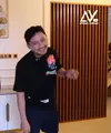 Angga Wijaya, mantan suami Dewi Perssik menempati rumah barunya. Seperti diketahui, setelah cerai dengan pendangdut yang biasa disapa Depe, Angga menikah lagi dengan pengusaha cantik bernama Nurul Kumaira. [Youtube/Afdhal Yusman]