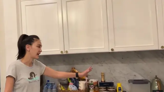 Luna Maya tata ulang dapurnya (YouTube/Luna Maya)