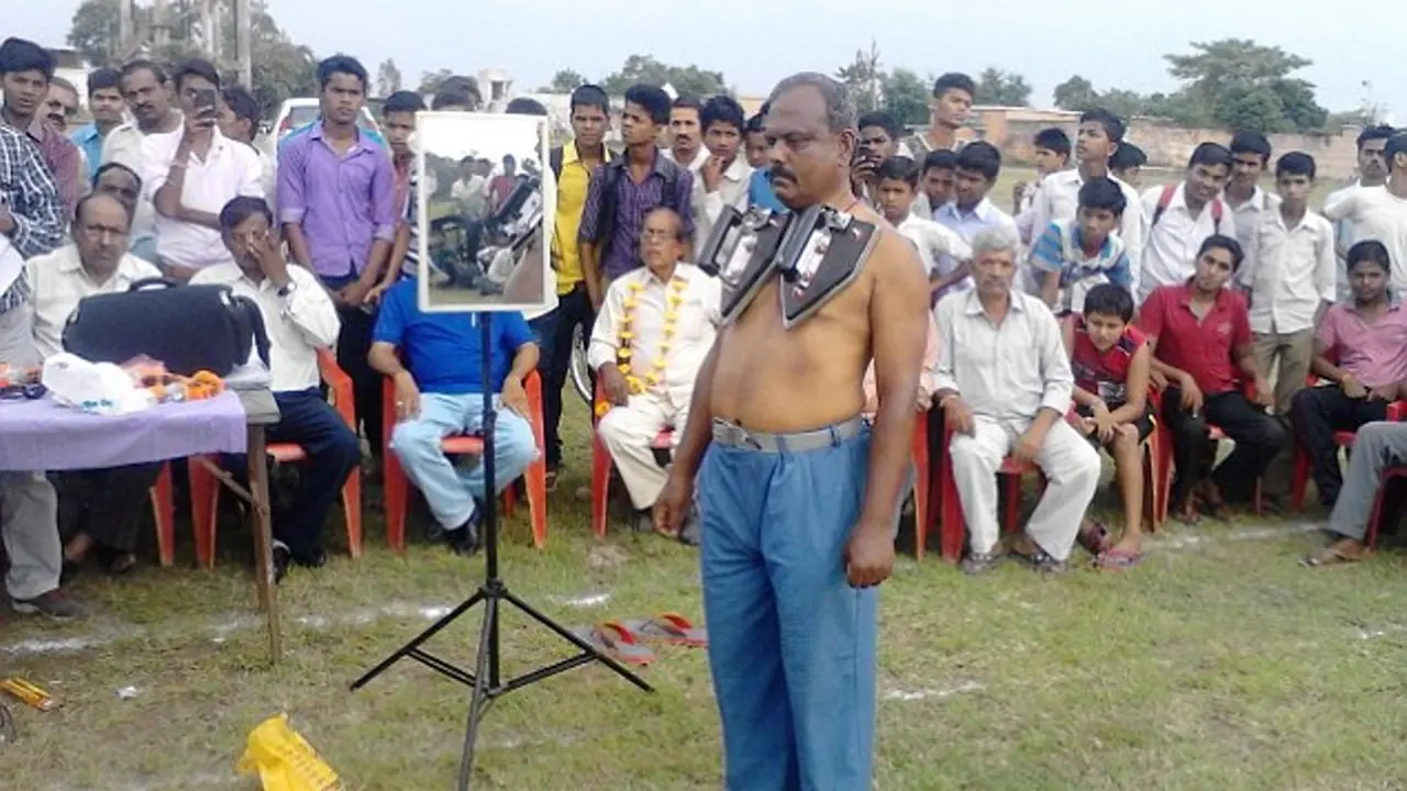 Arun Raikar, 'manusia' Magnet dari India. (Daily Mail) 