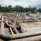 Pekerja menyelesaikan pembangunan PLTP Unit 5 &  6 di Tompaso, Sulut, Rabu (30/3). PT Pertamina Geothermal Energy (PGE) terus mengembangkan energi baru terbarukan yang berfokus pada Pembangkit Listrik Tenaga Panas Bumi (PLTP). (Liputan6.com/Faizal Fanani)