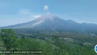 Gunung Semeru Erupsi Beruntun, Kolom Abu Capai 1.000 Meter