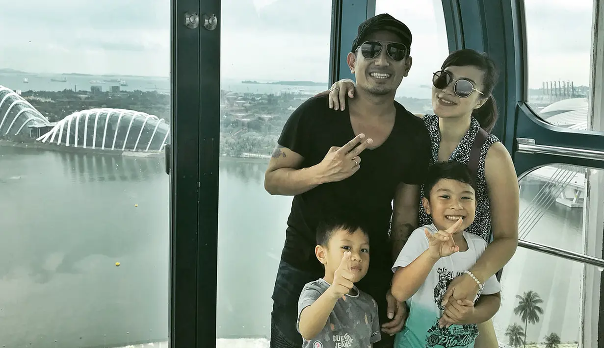 Meskipun beda keyakinan, namun rumah tangga Rio Febrian dan Sabria Kono tetap berjalan serasi dan harmonis. Hal tersebut dapat dilihat dari beberapa postingan foto yang ada di akun Instagram mereka. (Foto: instagram.com/sabriakono)