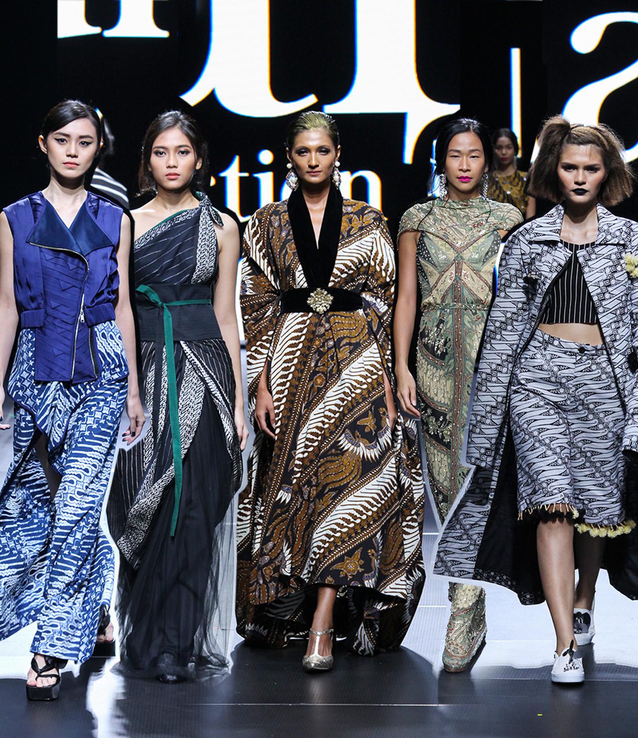 Transformasi Batik Dalam Berbagai Gaya Di Gala Batik Fashion Week 2016 Fashion Fimela Com