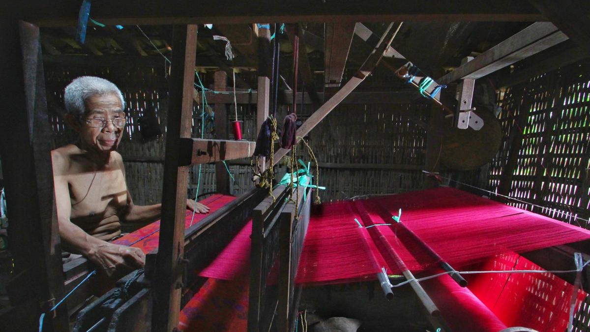 Denyut Kehidupan Troso: Ketika Sebuah Desa Menenun Identitas Jepara