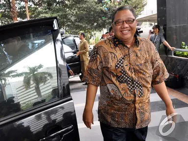 Menkop dan UKM AA Gede Ngurah Puspayoga tiba di Gedung KPK, Jakarta, Senin (10/11/2014)   (Liputan6.com/MIftahul Hayat)
