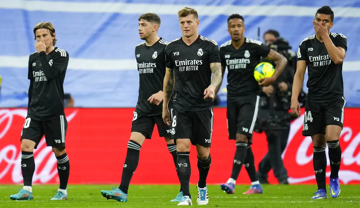 Bermain di Santiago Bernabeu, Madrid sempat mendapatkan momentum di 10 menit pertama. Namun, absennya Benzema menunjukkan masalah finishing Madrid. (AP Photo/Manu Fernandez)