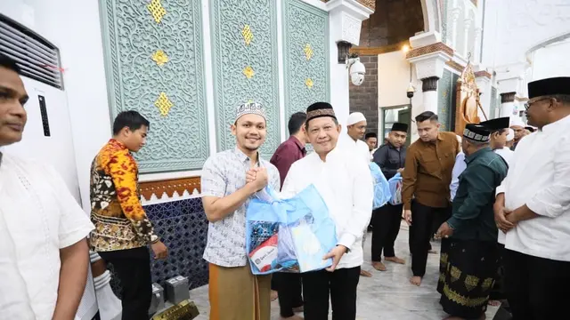 Kasatgas Tito Karnavian Tinjau Pemulihan Aceh dan Bagikan Paket Bantuan Perlengkapan Ibadah