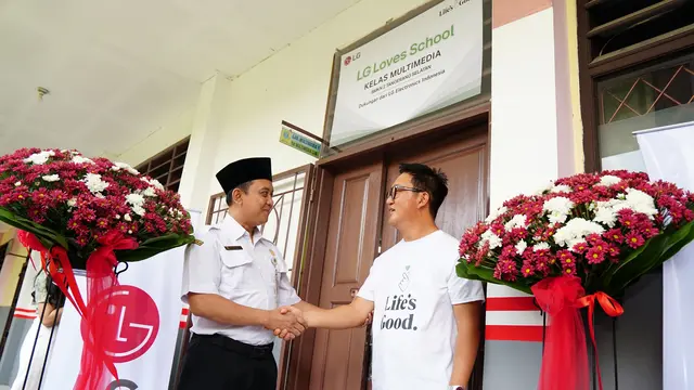 Program LG Loves School di SMKN 2 Tangerang Selatan