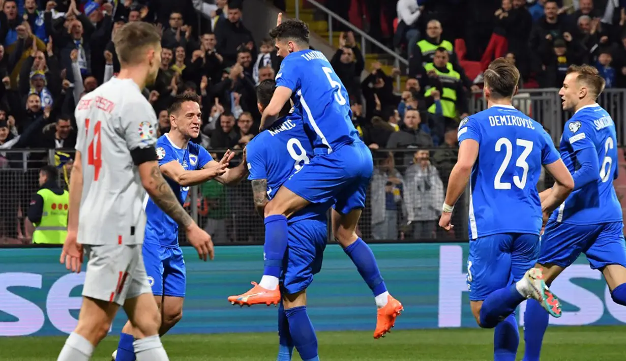 Bosnia and Herzegovina mengawali Kualifikasi Euro 2024 kali ini dengan catatan positif. (ELVIS BARUKCIC/AFP)