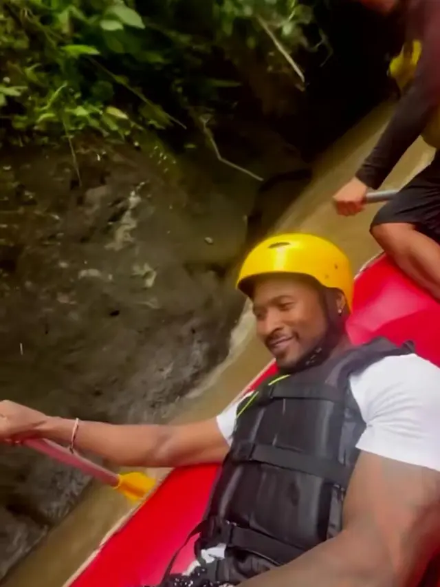 Potret Usher Asyik Liburan di Bali. (instagram/usher)