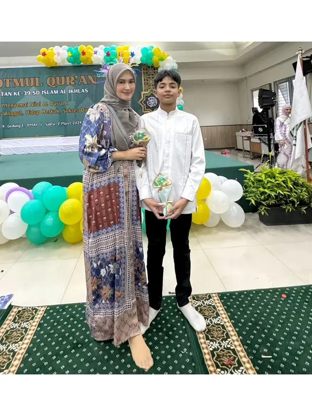 6 Momen Zio Anak Tommy Kurniawan Khatam Al-Qur'an, Haru Ditemani Ibu Sambung