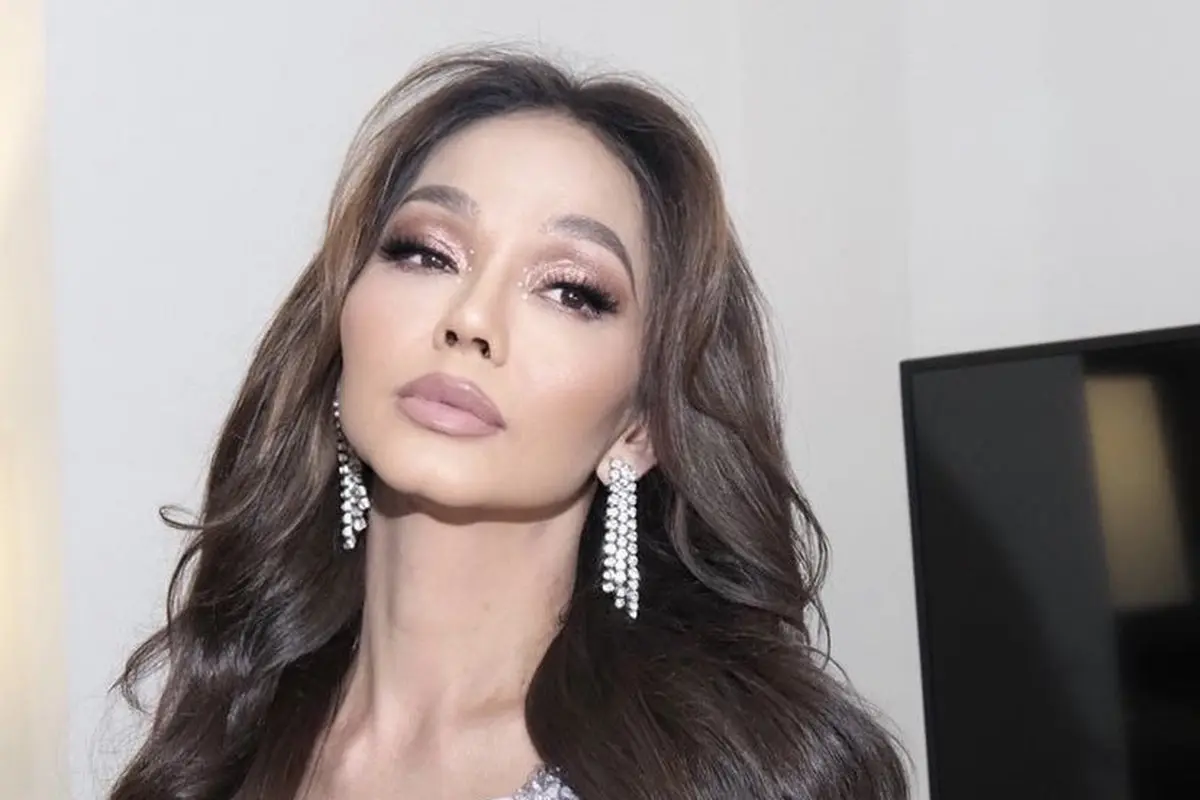 Gaya Glamor Bunda Corla saat Konser Tunggal