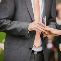 Etika dalam acara pertunangan bagi peserta acara./copyright pexels/Jeremy Wong