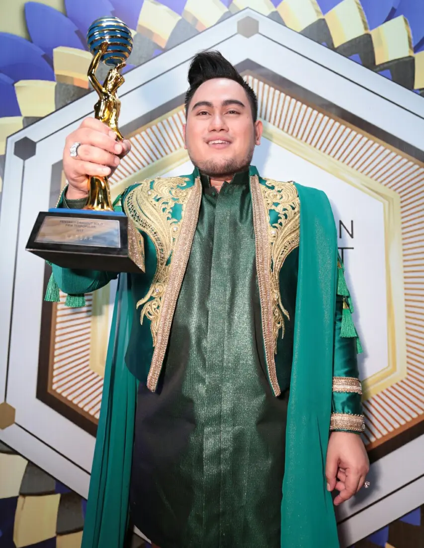 Nassar meraih kemenangan di Indonesian Dangdut Awards 2017. (Deki Prayoga/Bintang.com)