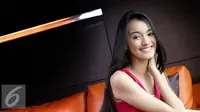 Juara 1 Miss Celebrity 2015, Mawar Eva de Jongh saat melakukan sesi pemotretan dengan Liputan6.com di Jakarta (9/11). Mawar dinobatkan sebagai juara satu di ajang Miss Celebrity 2015. (Liputan6.com/Yudha Gunawan)