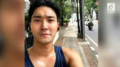 Belum sehari berada di Jakarta, Choi Siwon sudah beraktivitas di luar ruangan.Dari unggahan pribadi di Twitter, Siwon tengah jalan-jalan di sekitar kawasan Jakarta Pusat.