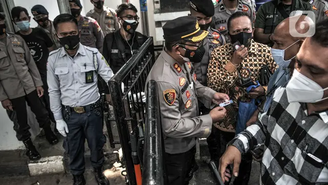 FOTO: Sidang Perdana Rizieq Shihab, Massa Pendukung Geruduk PN Jakarta Timur