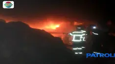 Kebakaran terjadi sekitar pukul 03.00 dini hari tadi lantaran berisi material yang mudah terbakar api dengan leluasa membakar bangunan.