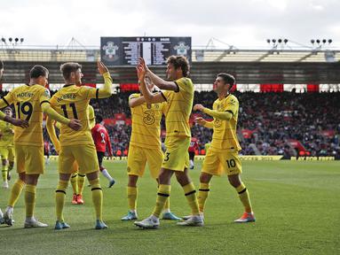 Chelsea berhasil memetik kemenangan besar dari kandang Southampton pada laga lanjutan Liga Inggris, Sabtu (09/04/2022) malam WIB. (AFP/Adrian Dennis)