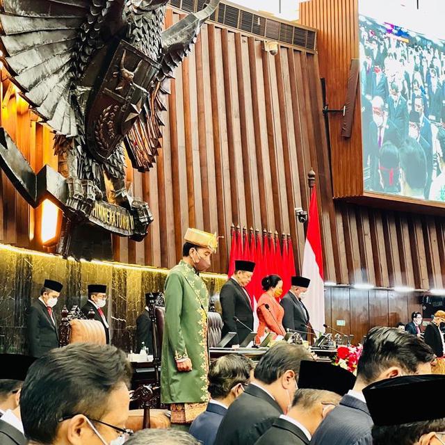 8 Potret Presiden Jokowi di Pidato Kenegaraan 2022, Pakai Baju Adat Bangka Belitung