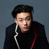 Mengenal kiprah musik rapper Iron yang ditemukan meninggal di kediamannya.