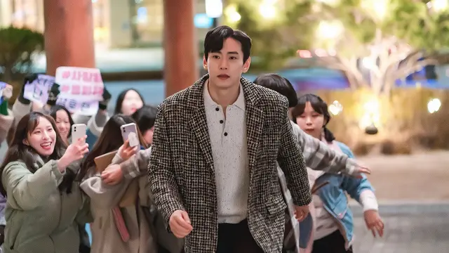 Aktor Teo Yoo. (Foto: Netflix)