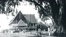 Jalan depan Alun-Alun Malang nampak masih asri dan tidak crowded. (Source: jelajahmalangku.blogspot.com)