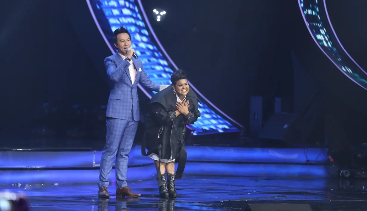 Penampilan tiga besar Indonesian Idol semakin sengit. Senin (9/4) Joan finalis asal Papua gagal melaju untuk menjadi juara Indonesian Idol 2018. (Nurwahyunan/Bintang.com)