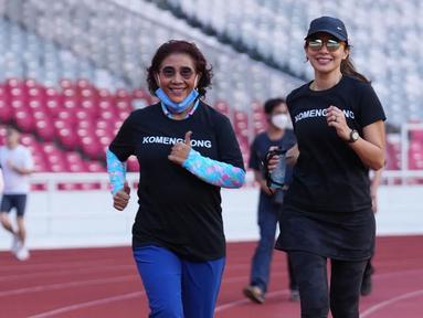 Najwa Shihab memiliki hobi lari untuk melepas penat. Najwa Shihab senang sekali jogging ketika waktu senggang. Momen jogging di Stadion Gelora Bung Karno bersama Susi Pudjiastuti curi perhatian karena keduanya terlihat sumringah saat lari santai bersama. (Liputan6.com/IG/@najwashihab)