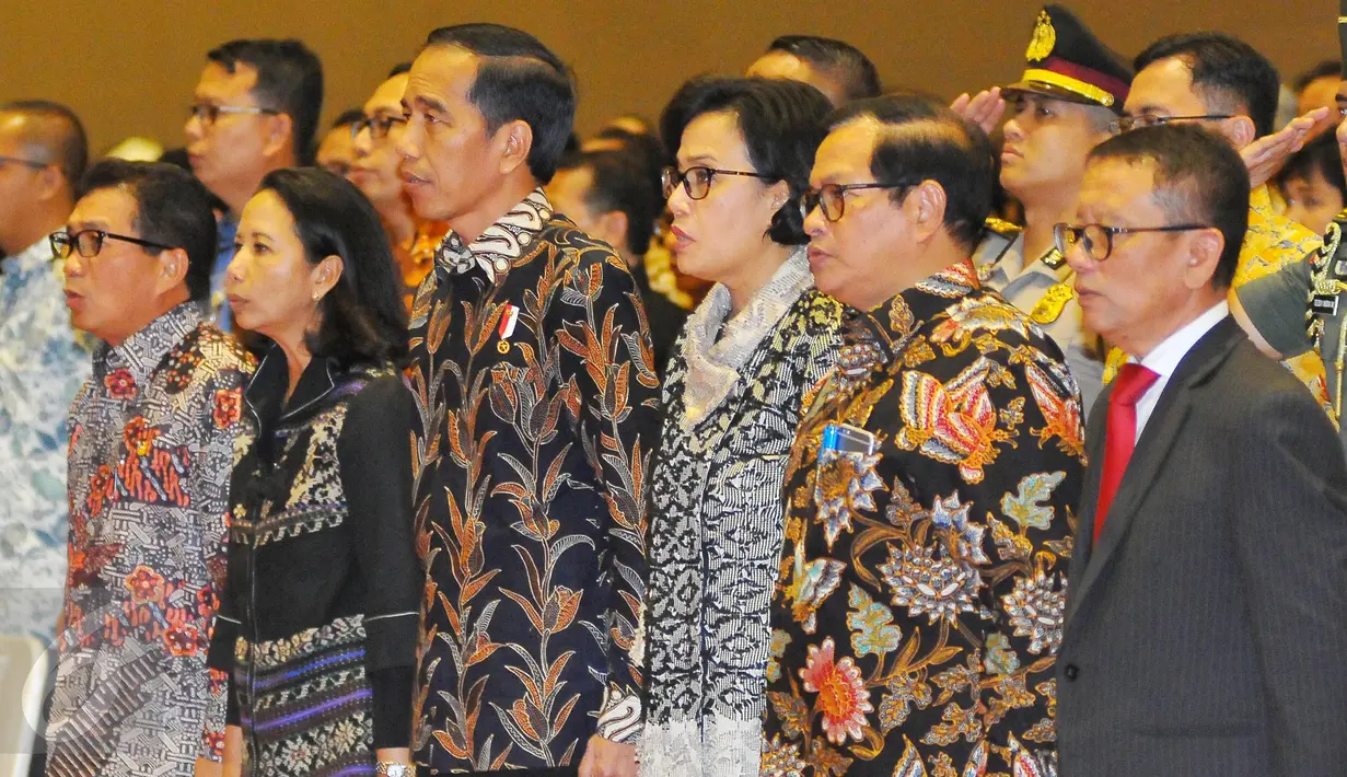 Presiden Joko Widodo (Jokowi) bersama sejumlah menteri saat menghadiri farewell atau perpisahan dengan program pengampunan pajak atau tax amnesty, Jakarta, Selasa (28/2). (Liputan6.com/Angga Yuniar)