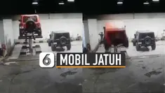Mobil tiba-tiba mundur dan jatuh dari hidrolik yang masih menjulang tinggi.