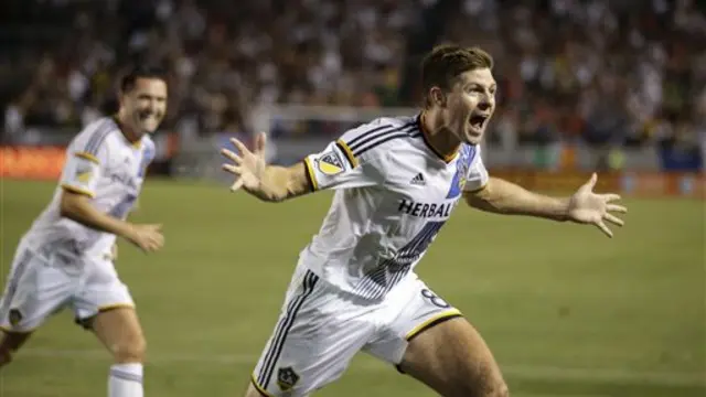 Steven Gerrard mencetak gol kedua LA Galaxy saat timnya menang 5-2 atas San Jose dalam Derbi California di kompetisi MLS.