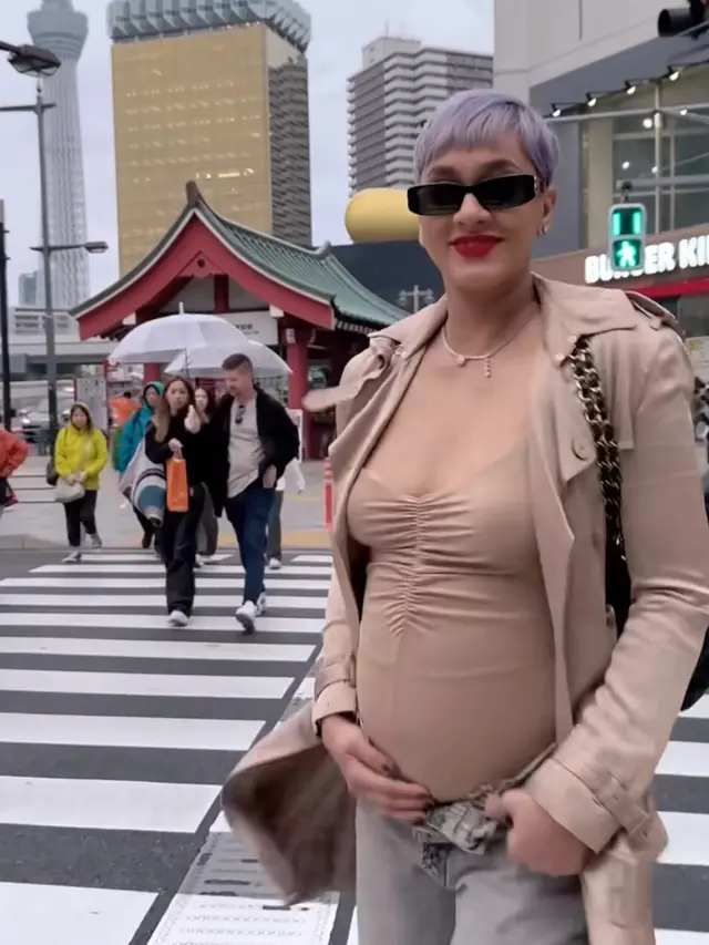 Kimmy Jayanti Pamer Baby Bump Hamil Anak ke-3 saat di Jepang. [@kimmyjayanti]