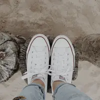 ilustrasi cara mencuci sepatu/ Hanne Van Oeckel/unsplash