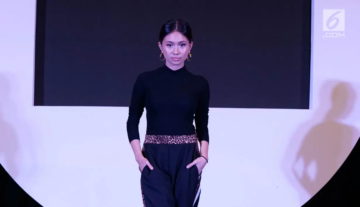 Penyanyi Nicole Zefanya atau Niki berpose usai eksklusif interview di SCTV Tower, Jakarta, Jumat (20/9/2019). Penyanyi asal Indonesia yang berkarier di Amerika Serikat ini akan tampil dalam Smartfren WOW Concert 2019. (Liputan6.com/Heman Zakharia)